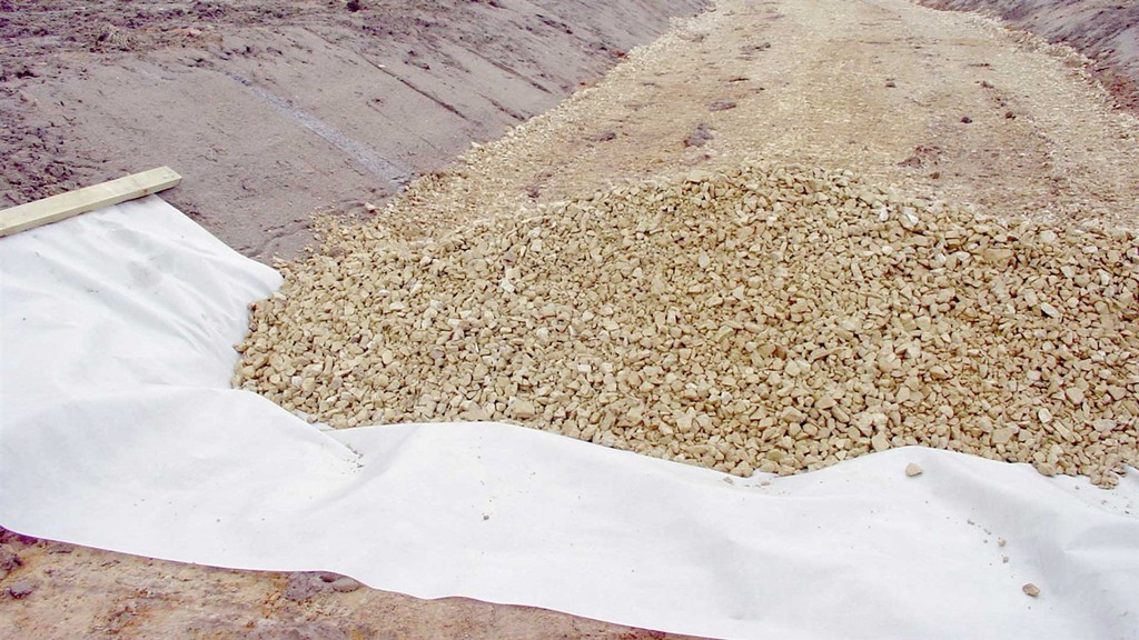 Reinforcement-With-Non-Woven-Geotextile Reinforcement-With-Non-Woven-Geotextile